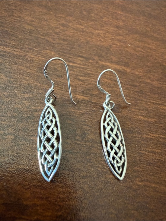 Jewelry - Vintage 925 sterling silver drop earrings, traditional Celtic knot